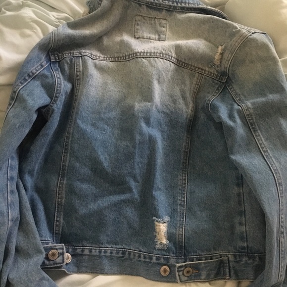 Destroyed jean jacket - Picture 2 of 2